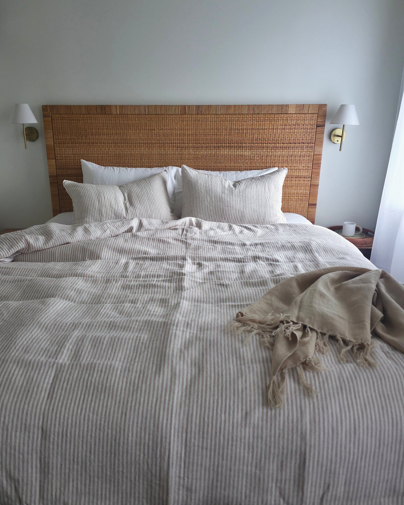Sandstone linen cover, sandstone pillowcases, linen throw wheat (lifestyle)