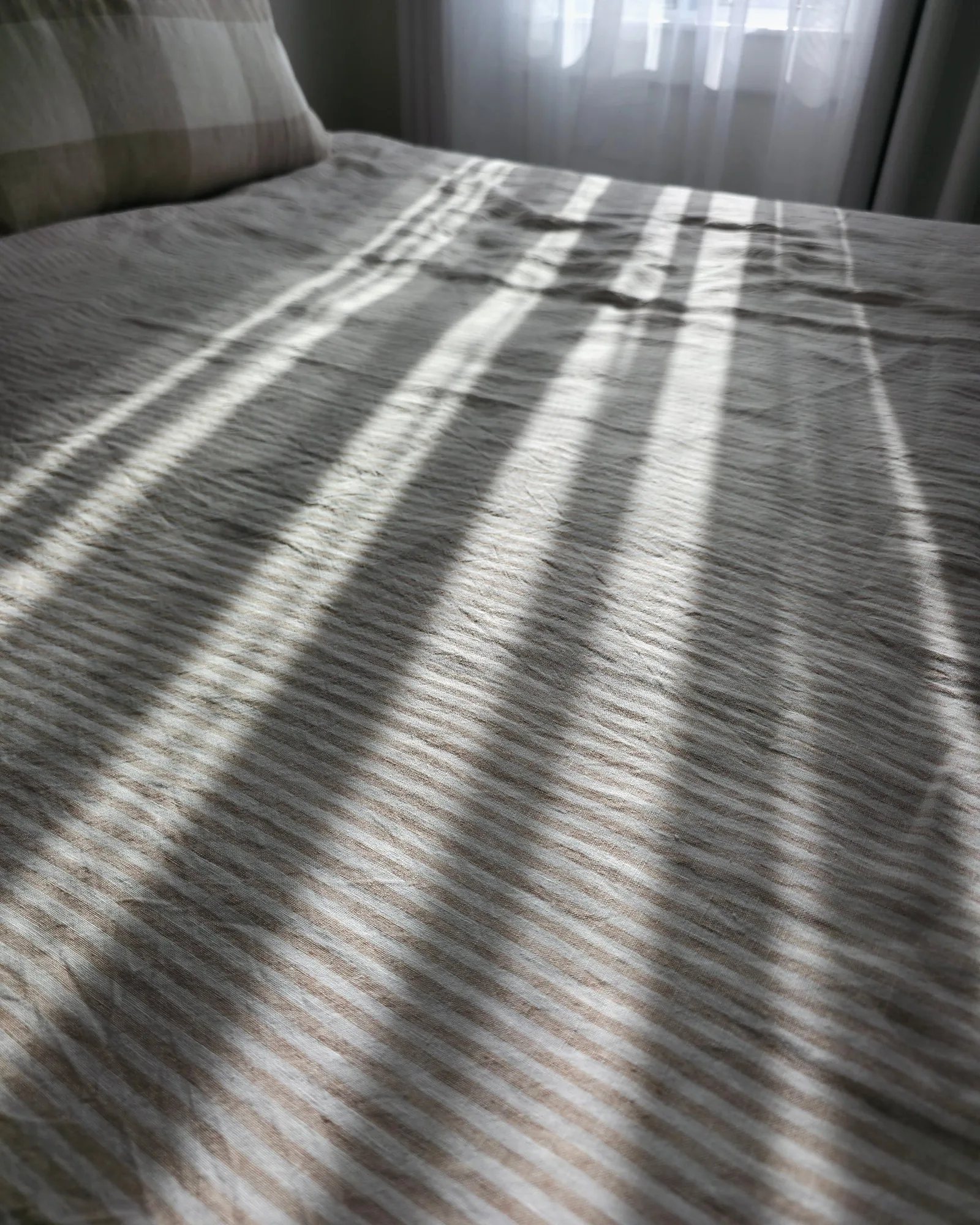 Linen Cover Thin Stripe Sandstone – weave close-up